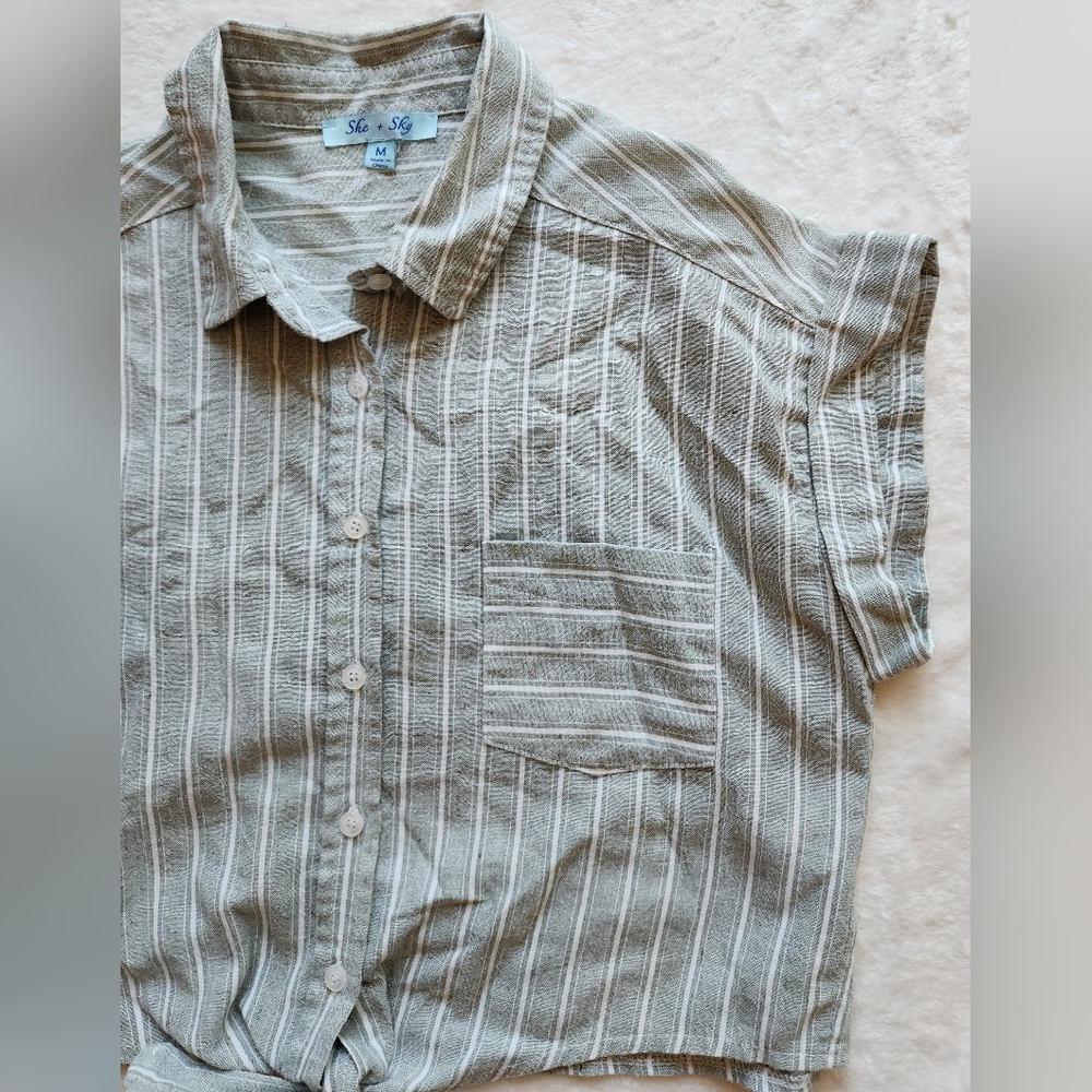 LIKE NEW She and Sky Sage Green Button Down Crop Top with Cap Sleeves - Picture 3 of 4